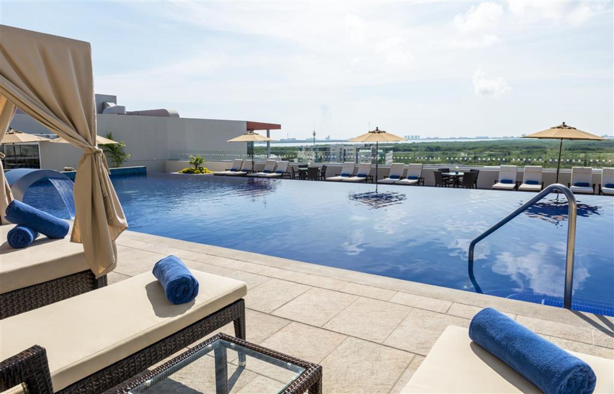 Four Points By Sheraton Cancun Centro Extérieur photo